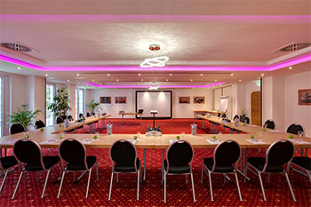 Unbenannt-1_0003_lightshades_20150227_edelfinger_hof__tagungsraum_02